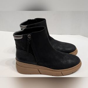 NWT Baretraps Women's 6 Lakelyn Black Zip Wedge Bootie Boots